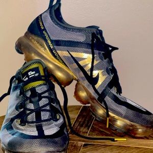2019 Nike Vapormax. Worn twice. Excellent shape. Black and gold size 10.5